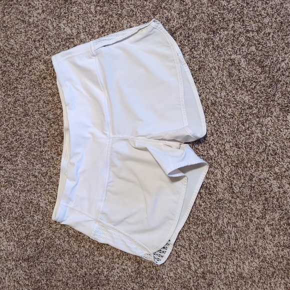 Lululemon Speed Up Lace Trimmed Linerless Short - Picture 2 of 6